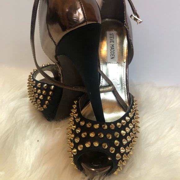 Steve Madden Open Toe Gold Studded Platform Heel - Picture 2 of 4